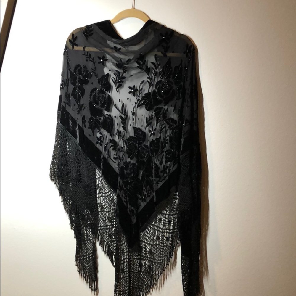 100% silk wrap. Beaded, velvet and silk. Brand New